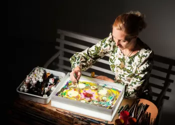 Ebru Sertifikası Ne İşe Yarar? Sertifikalı Ebru Sanat Eğitimine Kimler Katılabilir?